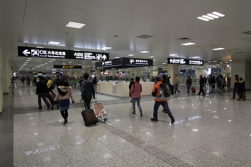 Shanghai Metro concourse at Hongqiao Railway Station