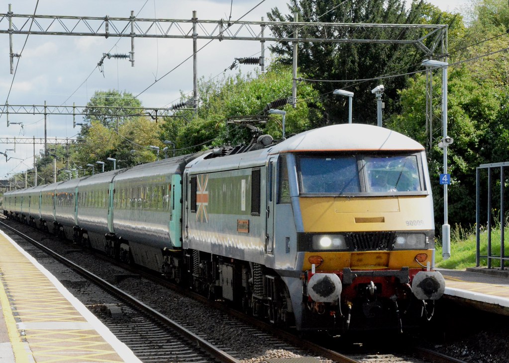 Class 90, 90009 'Diamond Jubilee' | British Rail Class 90 25… | Flickr