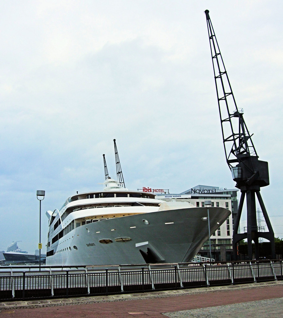 sunborn yacht royal victoria dock