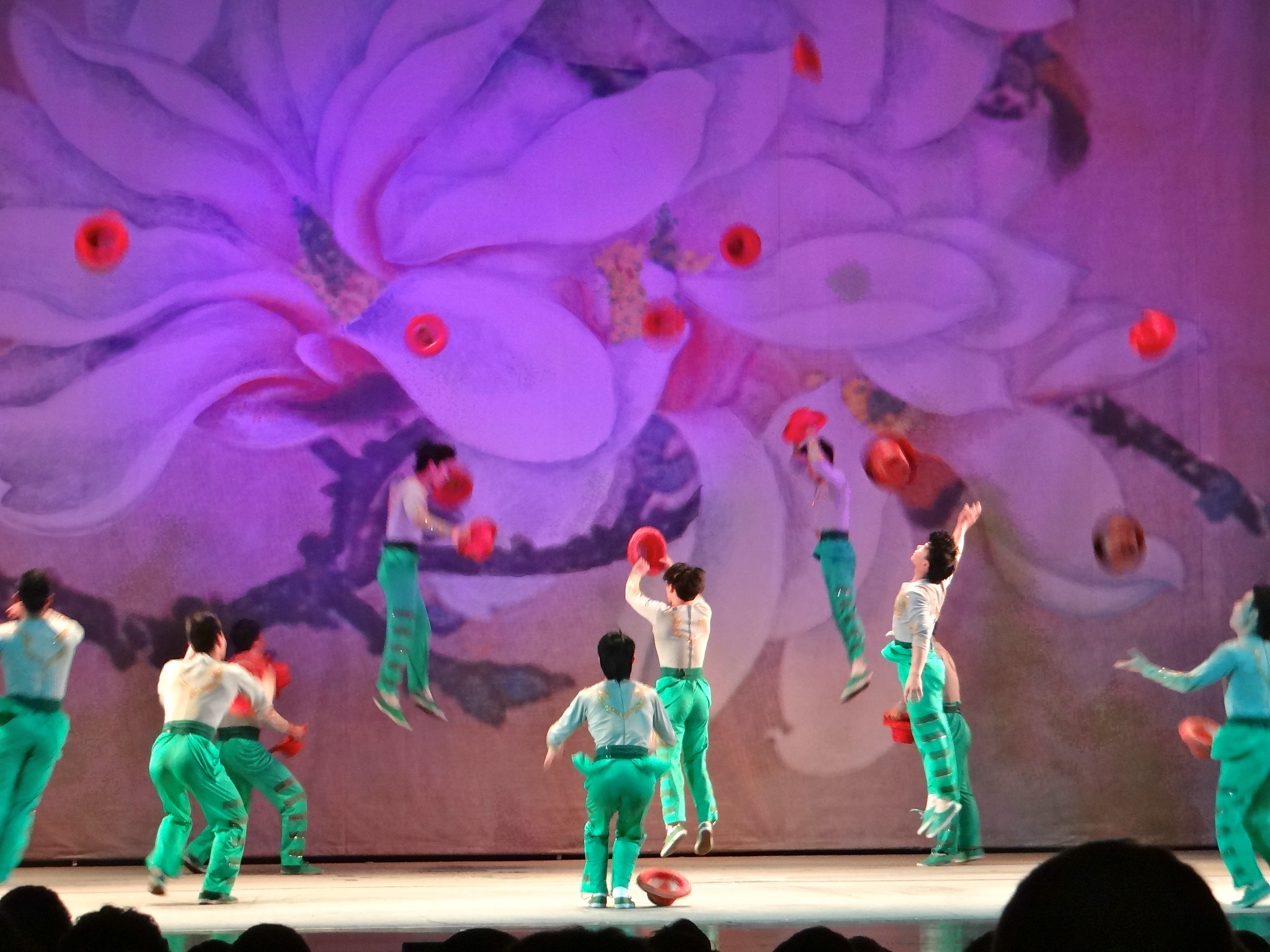 CYSO Sees Acrobatic Show in Shanghai, China