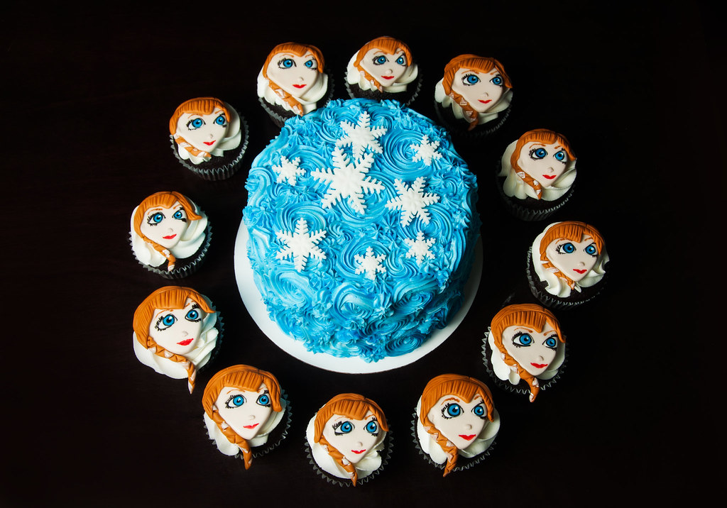Frozen Themed Cake & Cupcakes