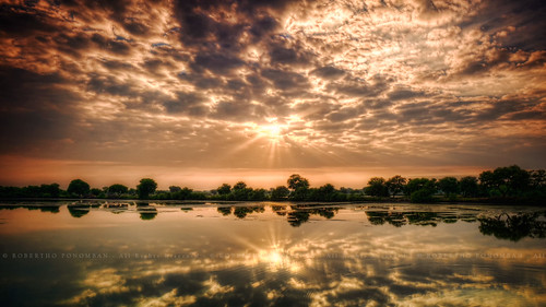 Golden Hour Extended by The camera, the lenses and me,