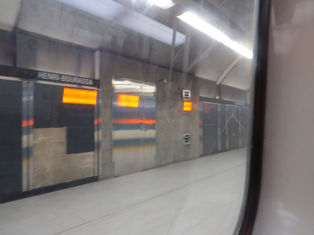 IMG_9049 | On northwest-bound Orange Line (Ligne Orange) tra… | Flickr