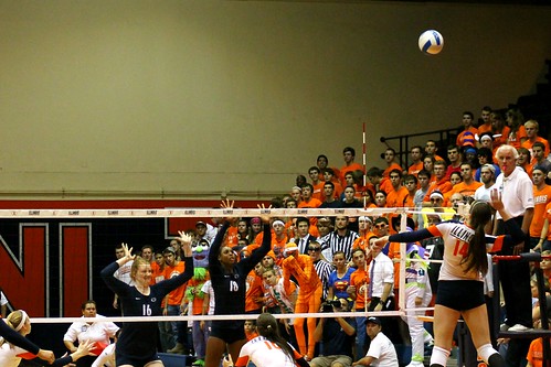 universityofillinois sports volleyball pennstate spike champaign huff huffhall illinois robertpahrephotography copyrighted donotusewithoutwrittenpermission donotusewithoutpermission allrightsreserved copyright copyrightrobertpahrephotography donotuseorcopywithoutpermission