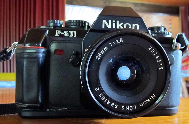 Nikon F 301 28mm 1:2.8 Series E