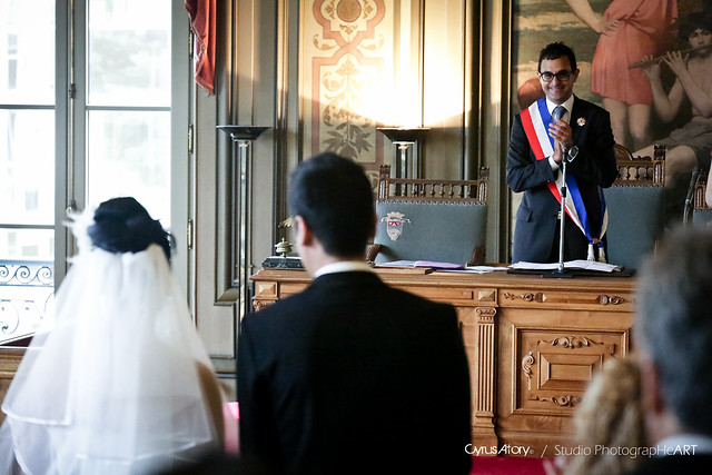 Je célèbre un magnifique mariage dans la mairie de Courbevoie. Vive la politique locale !✌️🇫🇷✨✨🇫🇷
