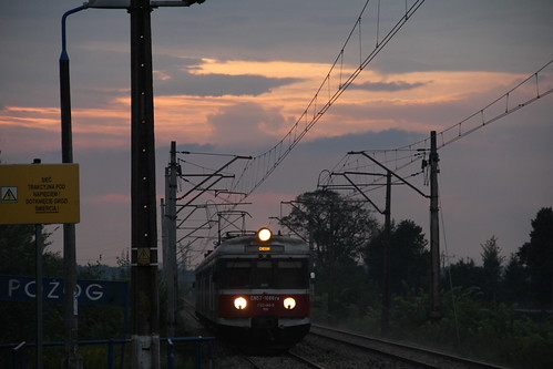 PR EN57-1686 , Pożóg train station 07.08.2014 by szogun000, railroad sunset station electric set clouds train canon tren evening poland polska rail railway comm