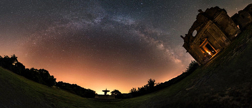 la via sulla città morta by Finasteride (Magro Massimiliano), panoramica di 8 scattiparco pano chiesa campagna cielo panoramica photomerge bernini notte 219 stell