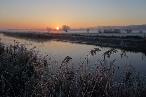 outdoor sky sunrise sun water waterscape landscape winter mist cold frost moody atmosphere