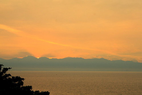 _MG_3711 by weichen_kh, 太陽出山的第一刻sea sunrise ide 小琉球 創設