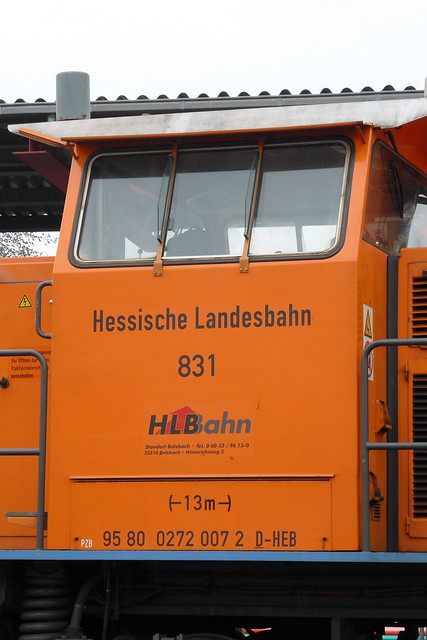 HLB: Anschriften an Lok 831 in Butzbach Ost