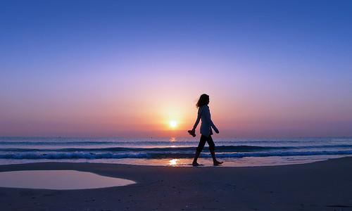 sea españa beach valencia silhouette sunrise contraluz mar spain waves playa alicante amanecer silueta olas alacant salidadelsol lx7 playadesanjuan lumixlx7 panasoniclumixlx7