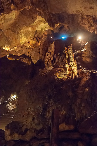 virginia spooky explore cave salem stalagmite cavern stalactite dixiecaverns