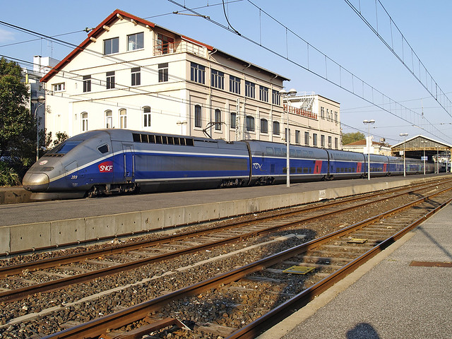 SNCF TGV 209 at Beziers 18-Apr-07
