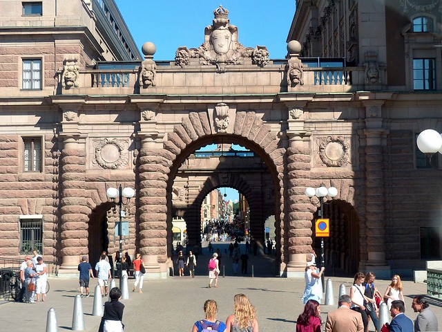 Suède, au centre ville de Stockholm l'arche du Riksdagshuset, siège du parlement suédois