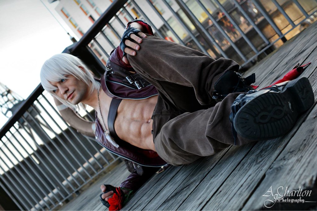 Dante Devil May Cry 3 Cosplay by Leon Chiro 2014 by