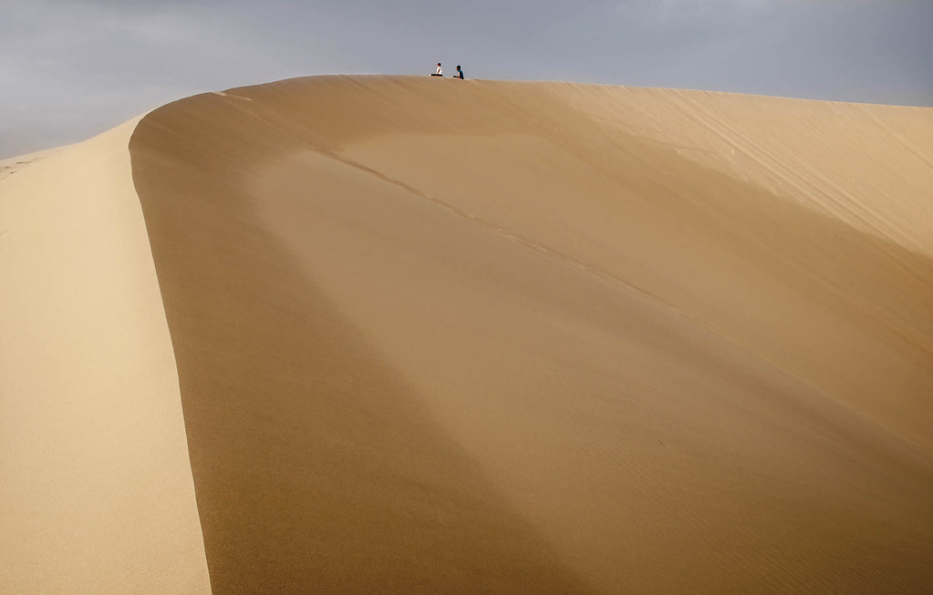 The dunes that “sing”, the natural roller coaster of Qatar