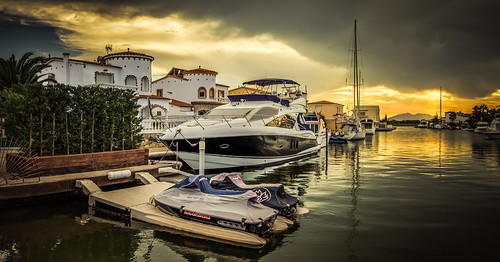Atardecer en el Canal III by vivas12, Panorámica hecha con dos tomassunset summer water clouds atardecer boat canal agua nikon barco giron