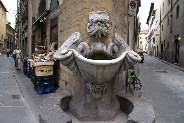 Florenz, Borgo San Jacopo/Via dello Sprone, Fontana dello Sprone von Bernardo Buontalenti