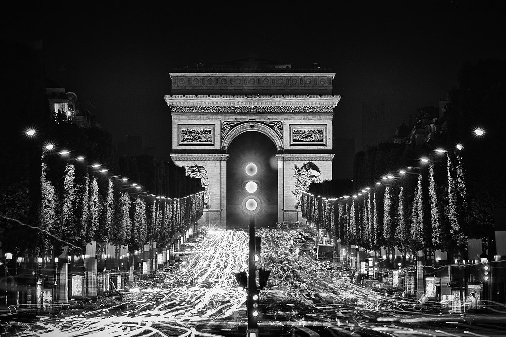 Arc de Triomphe & Champs-Élysées