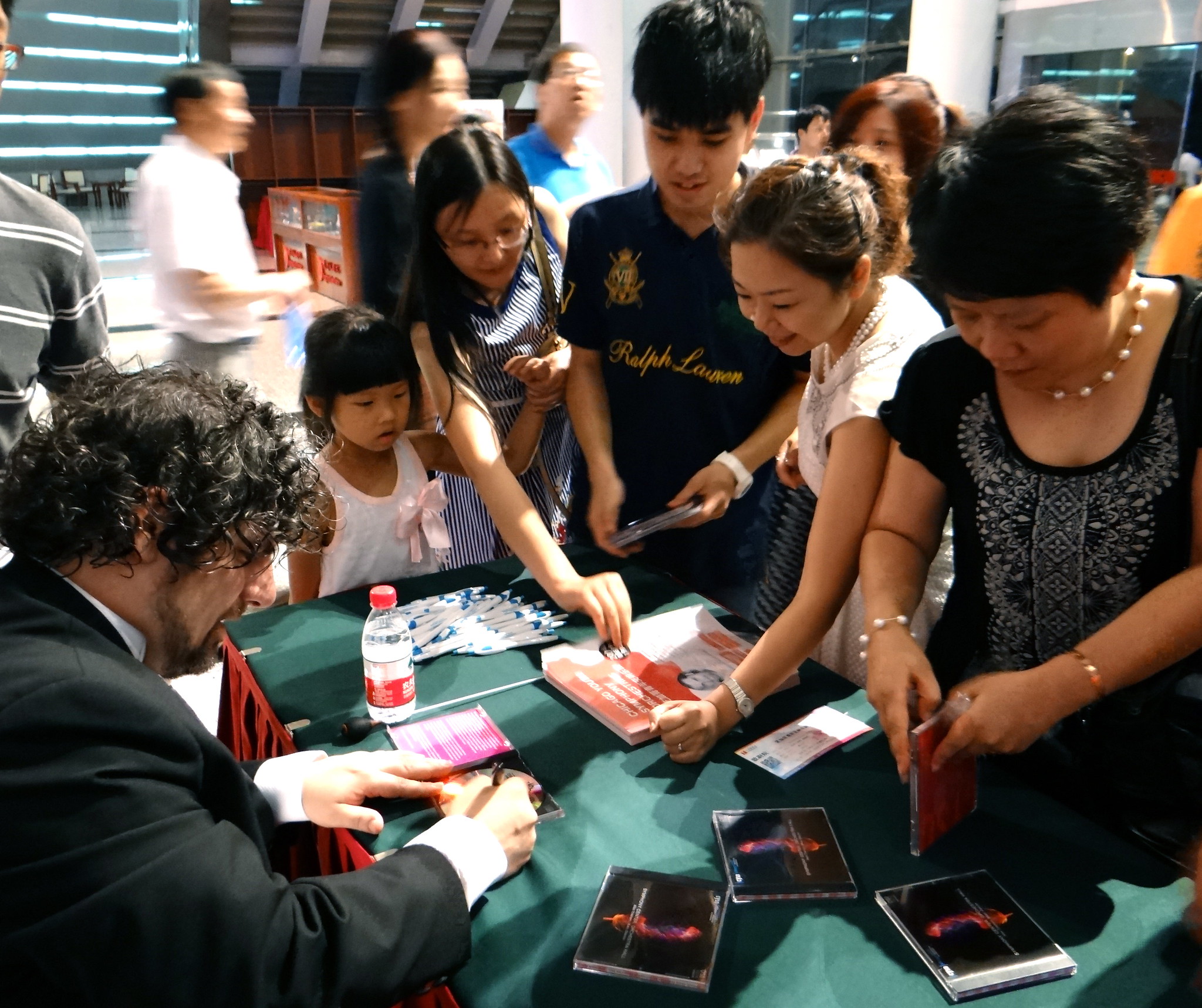 CYSO Fans Get CD's Signed by Maestro Allen Tinkham in Hangzhou, China
