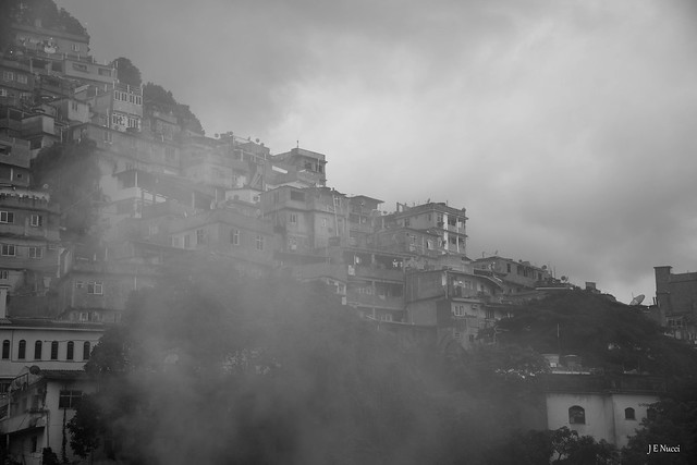 And the war continues ... - Pavão, Pavãozinho - Rio de Janeiro