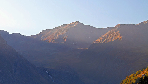 italy lombardy alps rhaetianalps sobrettagaviagroup mountains sunset