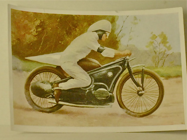 Streamlined motorcycle