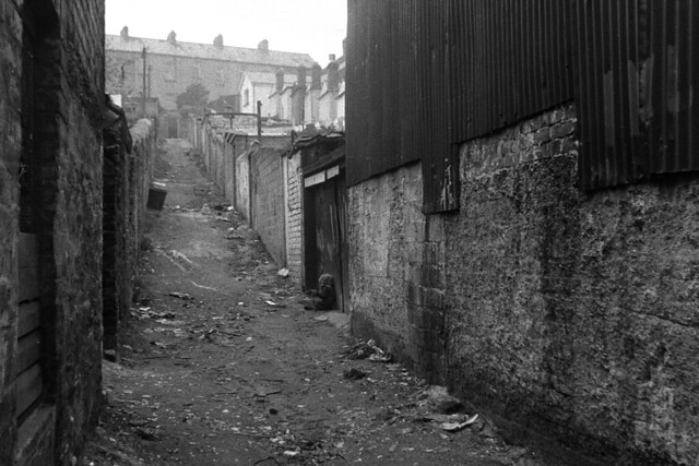 Small child in alleyway, Creggan Derry 1981