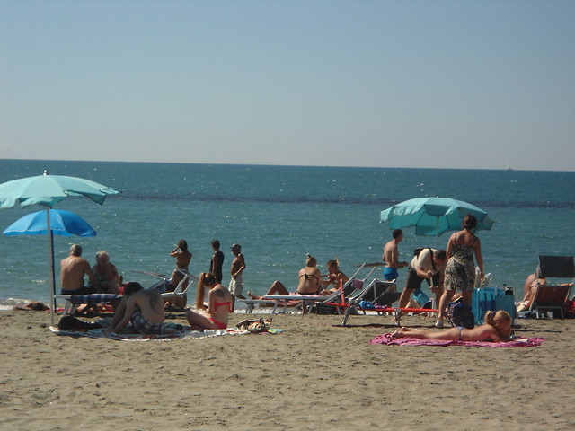 Tatuajes, Playa Pública/Tatts, Public beach, Lido di Ostia, Italia – www.meEncantaViajar.com