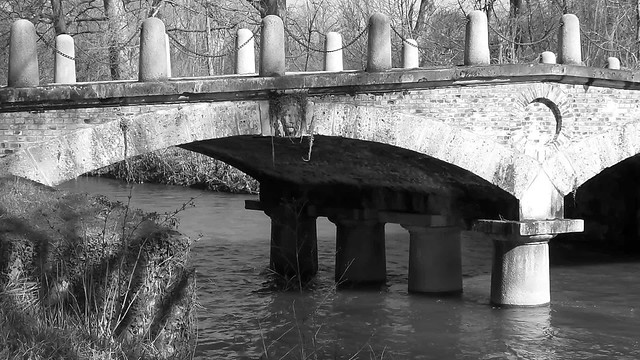 Sotto il ponte - Under the bridge