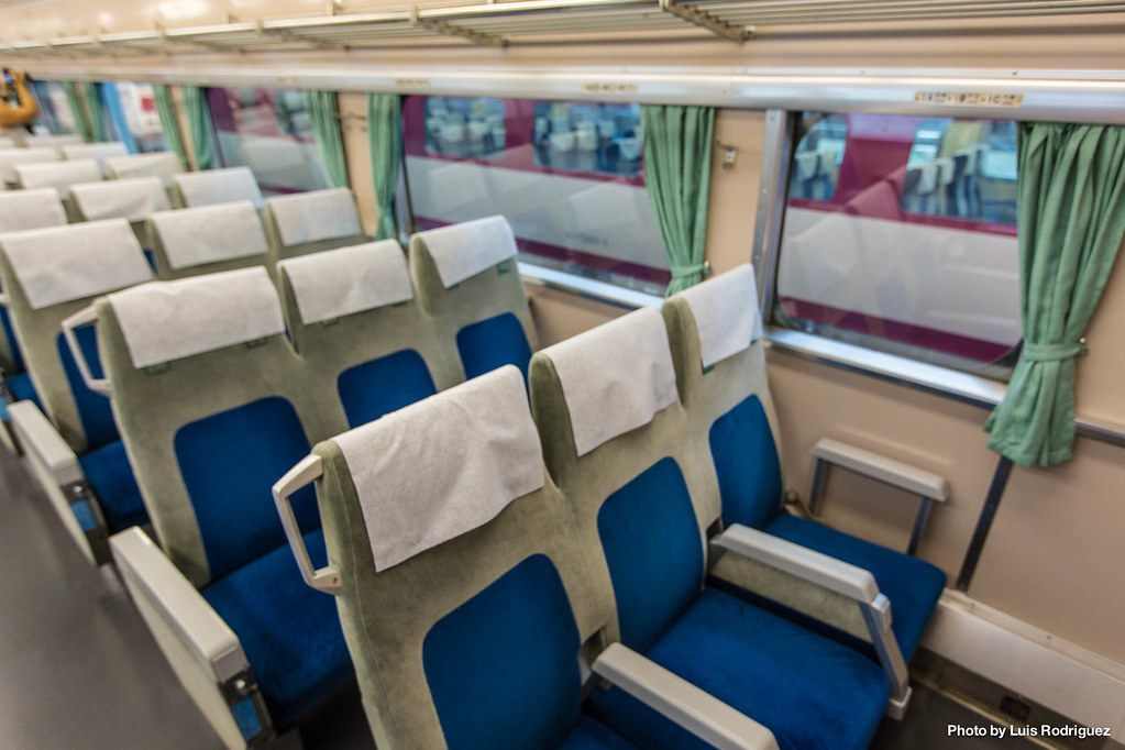 Interior de un shinkansen de la serie 0, en el SCMAGLEV and Railway Park