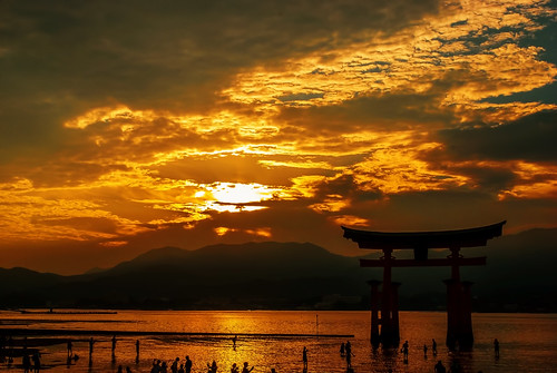 sunset japan atardecer hiroshima miyajima torii