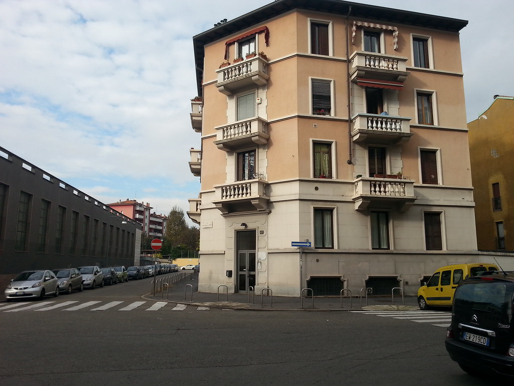 La casa di Via Mola 42 e Via Ampezzo | Via Mola 42's house a… | Flickr