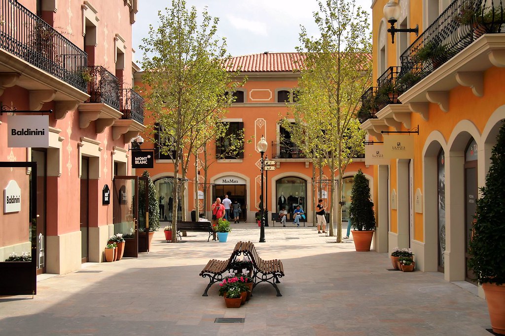 Small square at La Roca Village (Designer Outlet Shopping), La