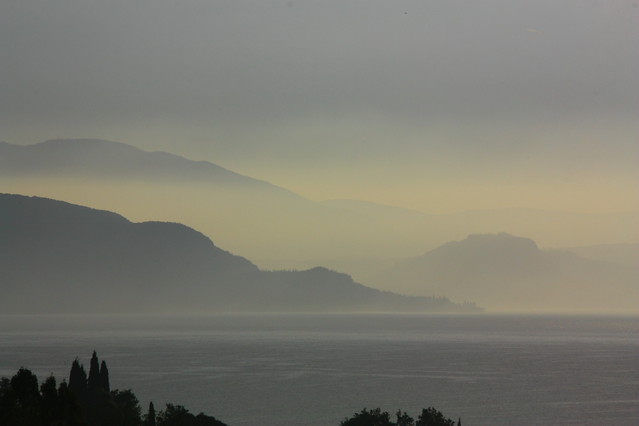 mist over lago di Garda