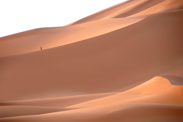 Solitude dans les dunes de l'Erg Chebbi  -  Maroc