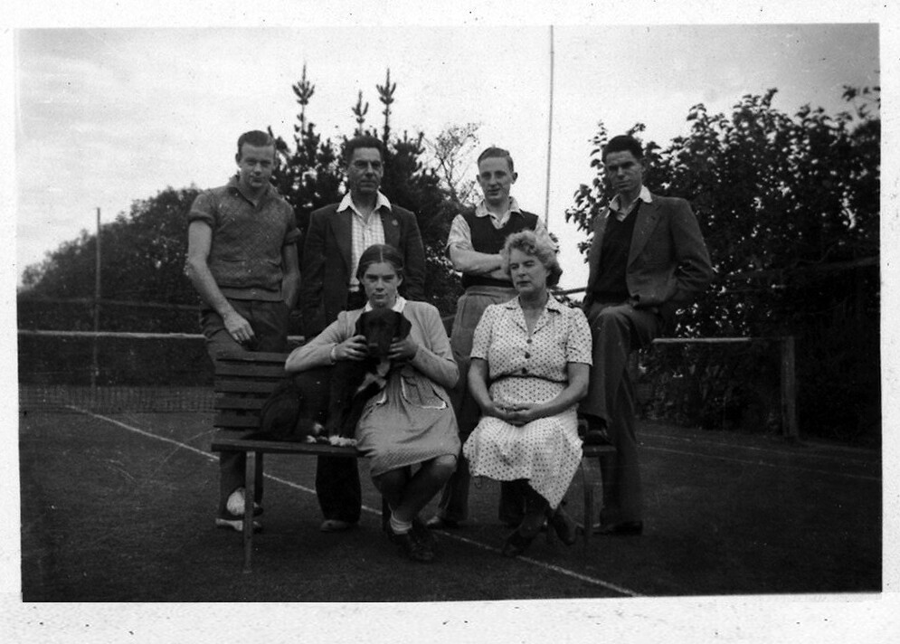 Gyton-Browns & Friends on the tennis court at valleyview Greenwich, NSW. Mid 1940s