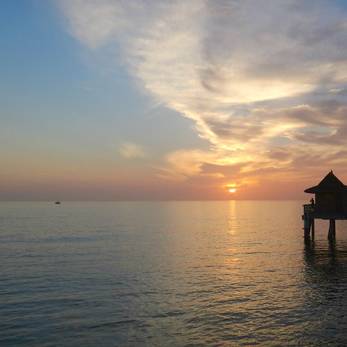 fisherman sunset pier naples florida westcoast usa southernflorida gulfofmexico water seaside sky sandraleidholdt us gulfcoast