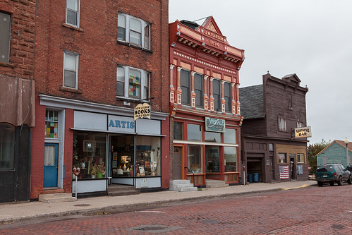 road street old building architecture vintage store michigan cobblestone 5thstreet calumet coppercountry keweenaw fifthstreet northendbar calumetmichigan artisbooks omphaleartgallery isaksonbuilding jwisaksonbuilding jwisakson