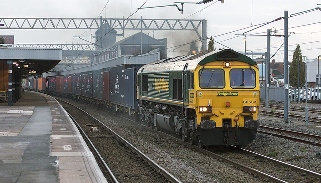 66533 with the 4M95 Southampton - Trafford Park...Nuneaton 22nd October 2014