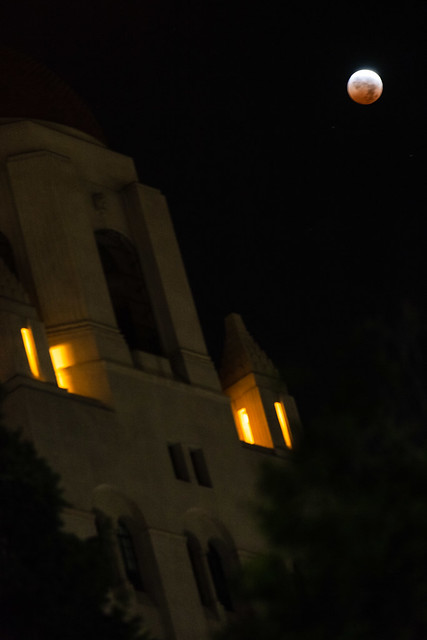 Blood Moon eclipse near Hoover Tower