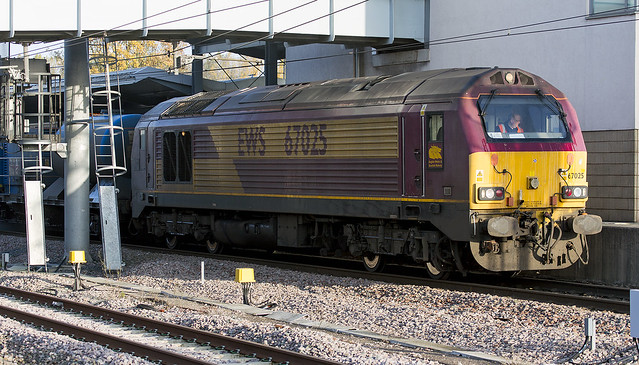 67025 now takes charge of the 3J92 Toton - West Hampstead RHTT...Nuneaton 22nd October 2014
