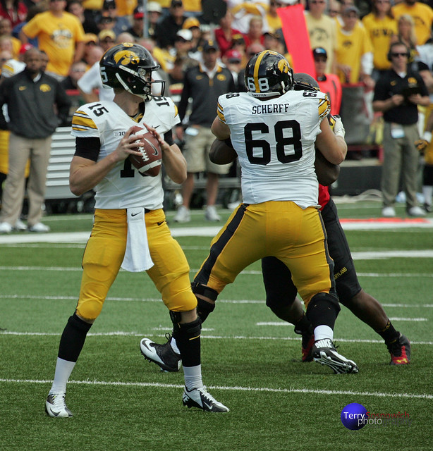 Hawkeyes QB Jake Rudock looks for an open receiver.