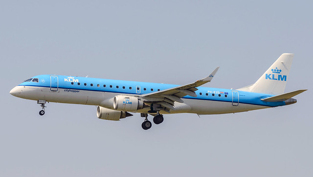 KLM Cityhopper, Embraer ERJ-190STD (ERJ-190-100), PH-EZD, 19000279, 4. july 2014