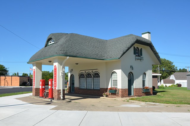 Minnesota, Canby, Lundring Gas Station