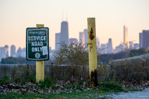 chicago uptown skyline parkdistrict service road sign lakefront lakemichigan sunset d7100 70300mm 1400sec f48 iso320