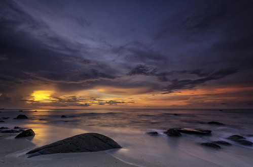longexposure sunset beach stone strand thailand sand nikon asia asien long exposure sonnenuntergang angle wide wideangle steine nikkor stein afs khao lak langzeitbelichtung weitwinkel 13545g 1024mm d7000 afs1024mm13545g