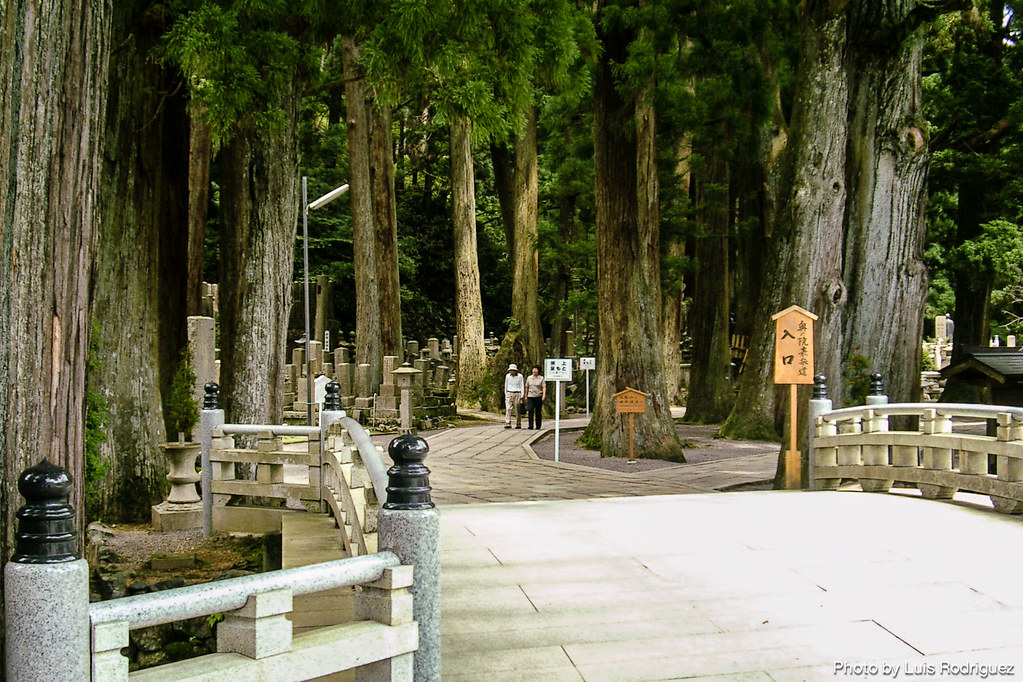Ruta Sando, entrada al cementerio Okunoin