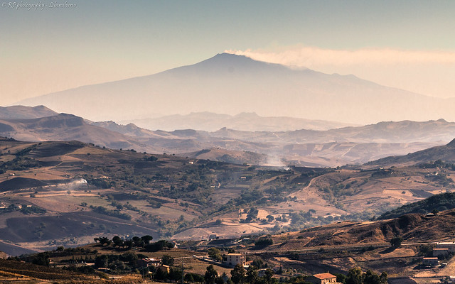 The volcano Etna - Sicily landscape - Sguardi che si incrociano